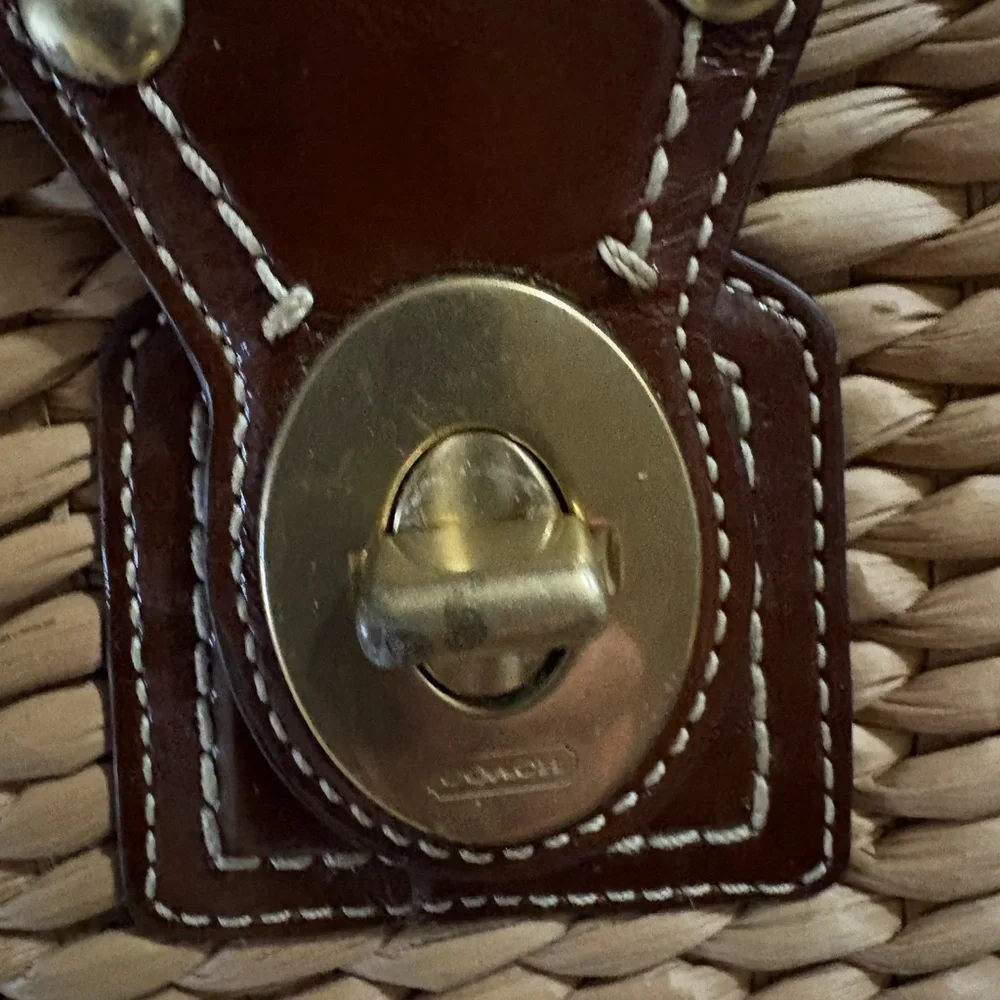 Coach Legacy 10728
Basket Tote Woven
Straw Espresso Brown
Leather Turn Lock#exc! - Picture 7 of 12